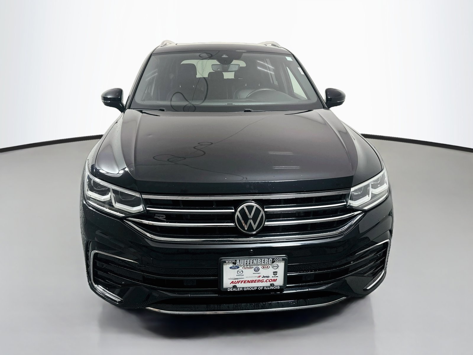 Used 2022 Volkswagen Tiguan SEL R-Line AWD/4WD image 2