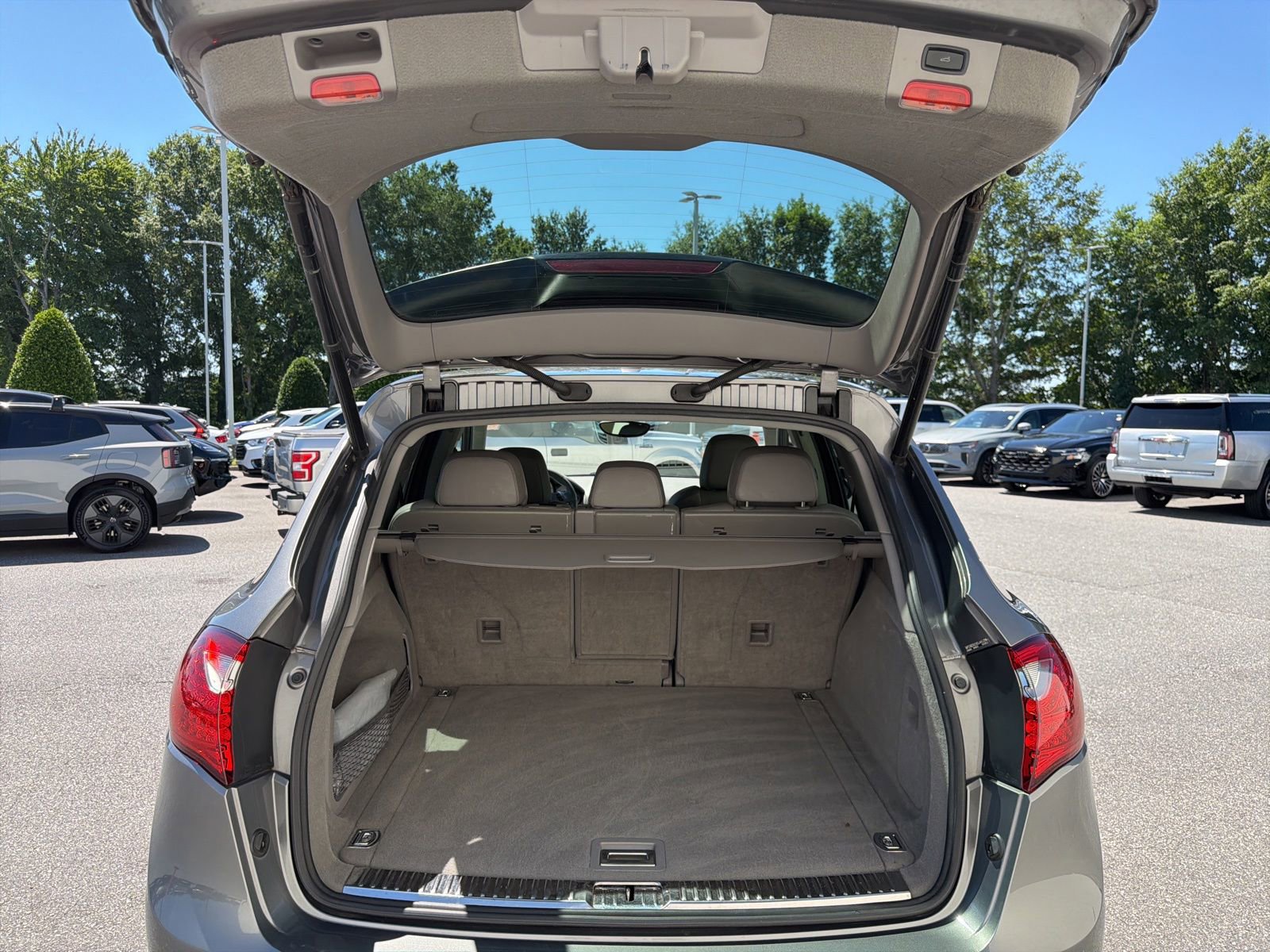 Used 2012 Porsche Cayenne S AWD/4WD image 10