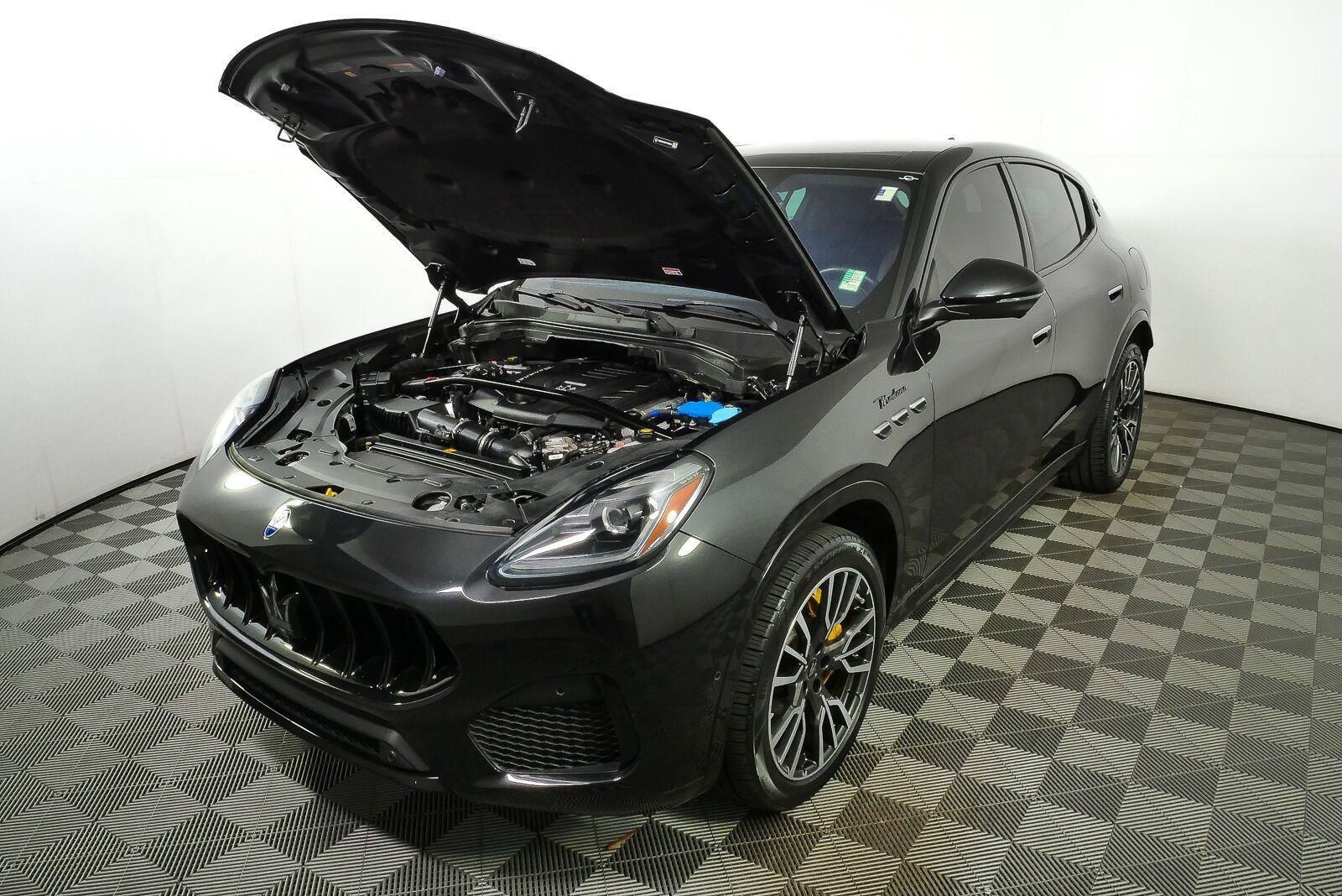 Used 2023 Maserati Grecale Modena AWD/4WD image 33