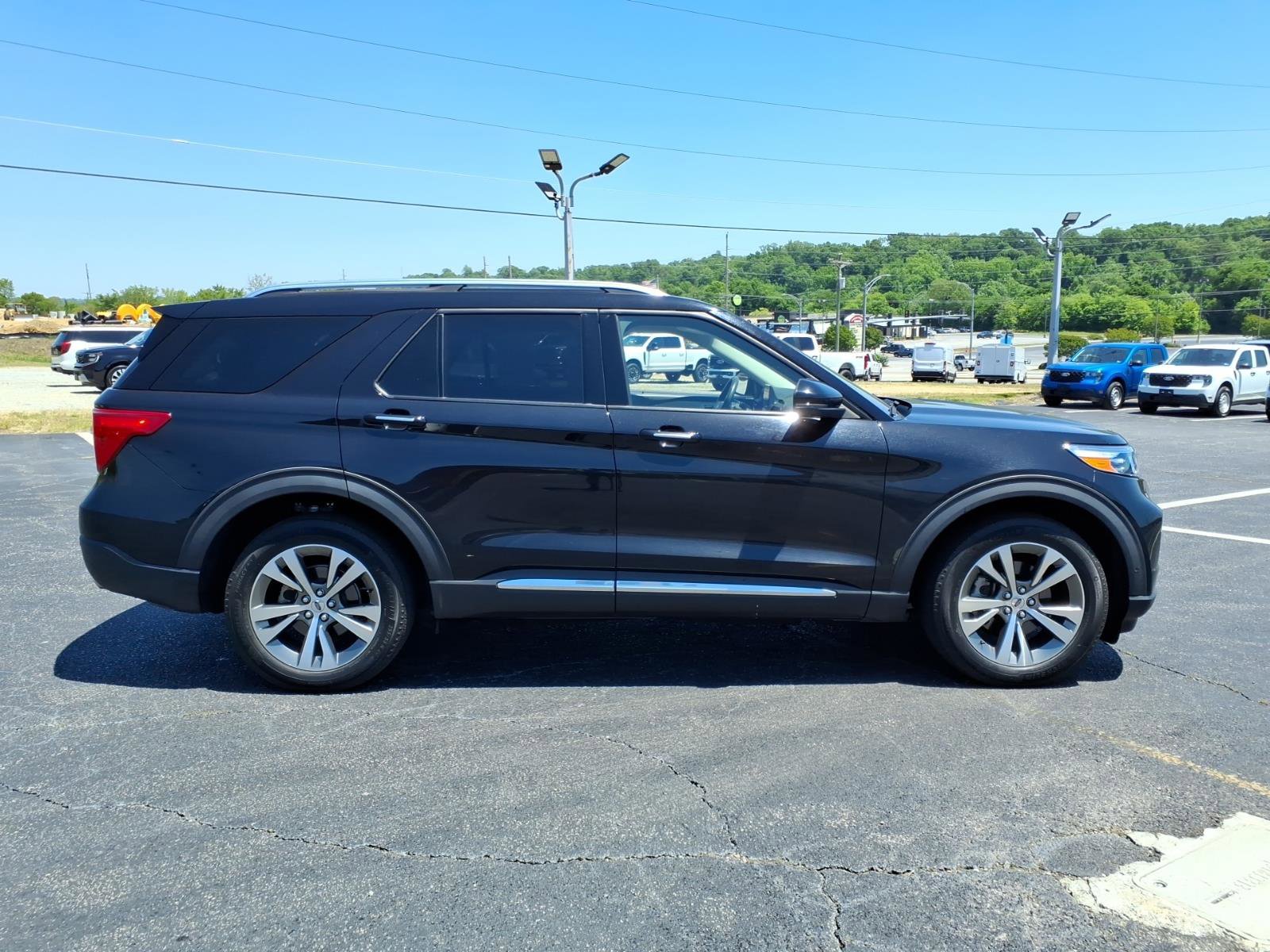 Certified 2020 Ford Explorer Platinum w/ Premium Technology Package AWD/4WD image 8