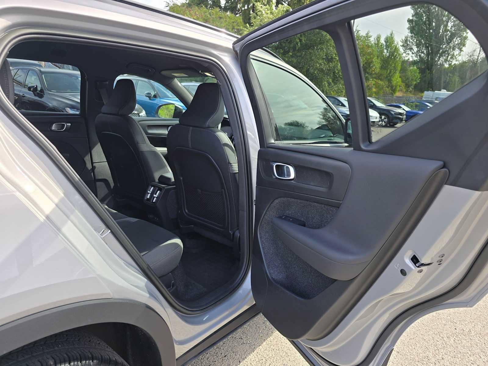 Certified 2023 Volvo XC40 Recharge Core w/ Protection Package Premier AWD/4WD image 15