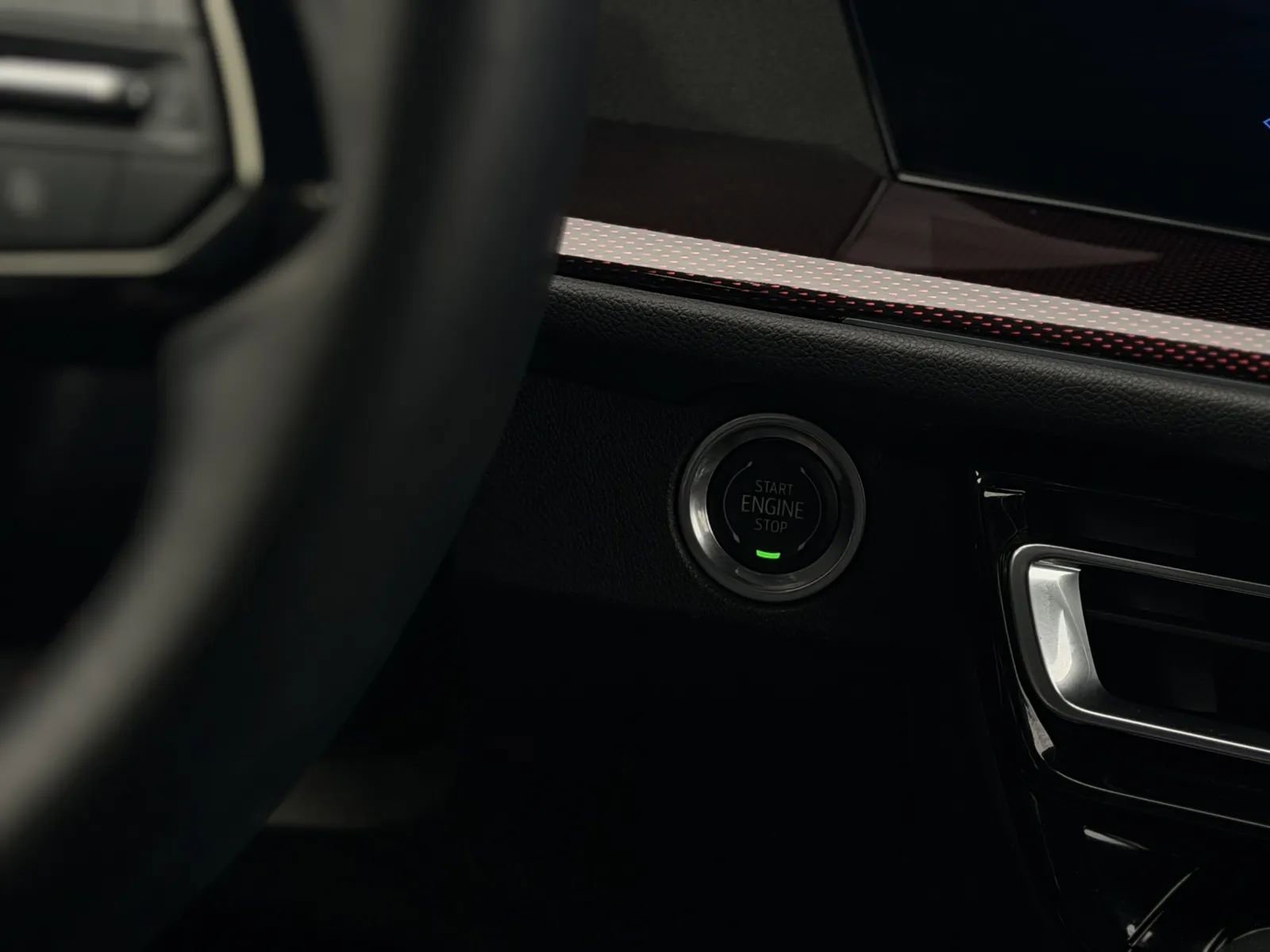 Used 2024 Chevrolet Traverse RS image 36