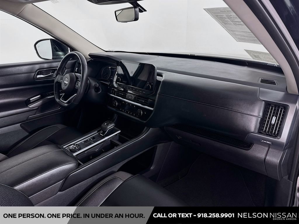 Certified 2025 Nissan Pathfinder SL image 30