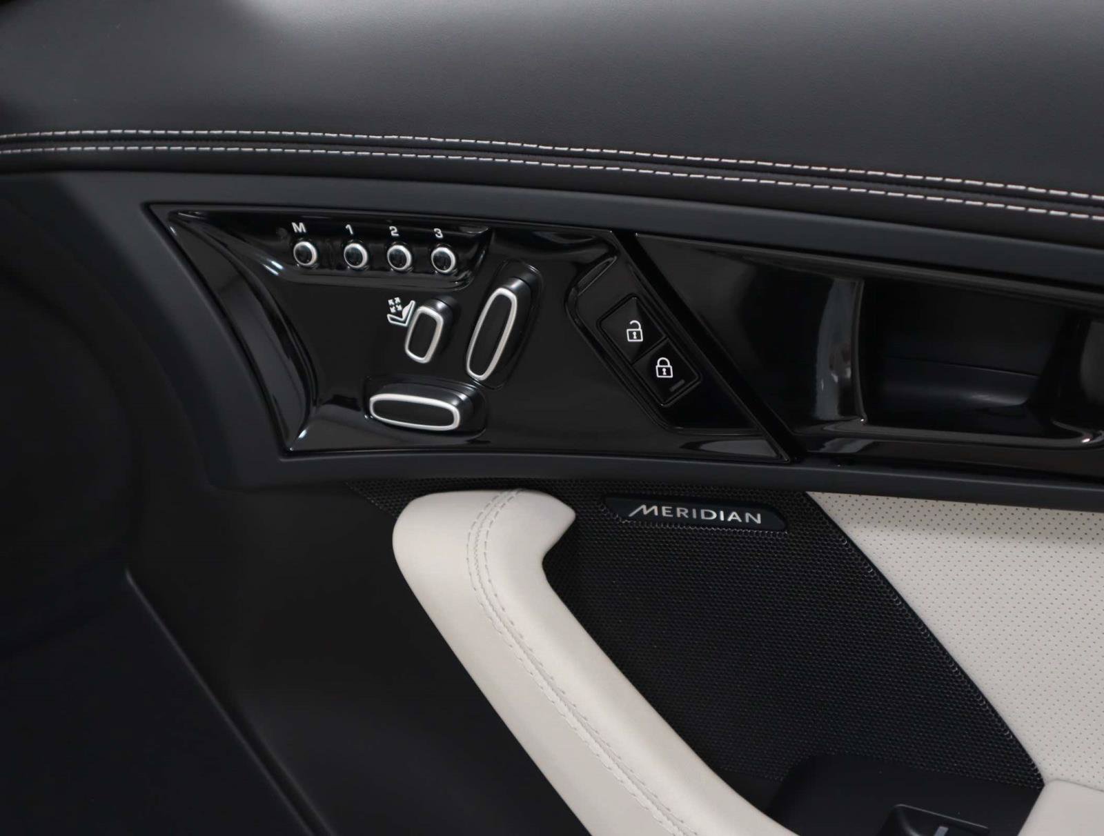 Used 2024 Jaguar F-TYPE Convertible AWD image 17