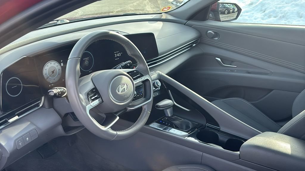 Used 2025 Hyundai Elantra SEL image 23