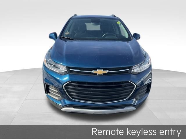 Used 2020 Chevrolet Trax LT w/ LT Convenience Package image 2