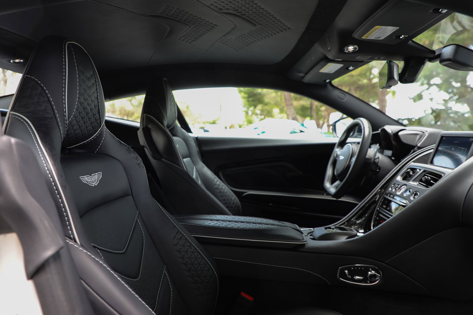Used 2023 Aston Martin DBS Coupe RWD image 21