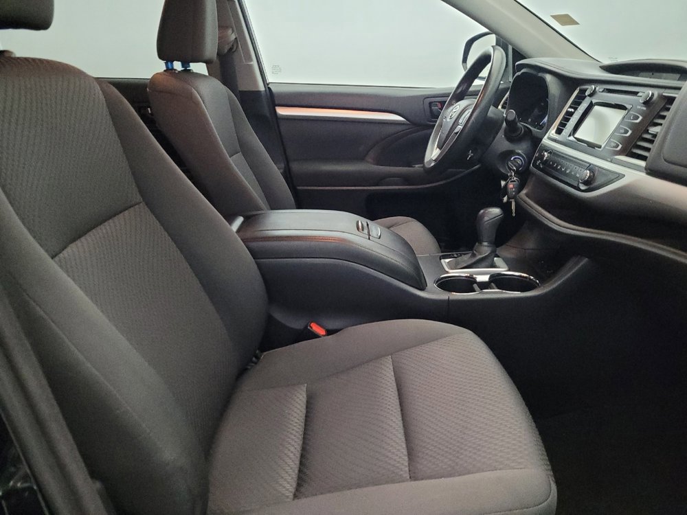 Used 2015 Toyota Highlander LE image 21