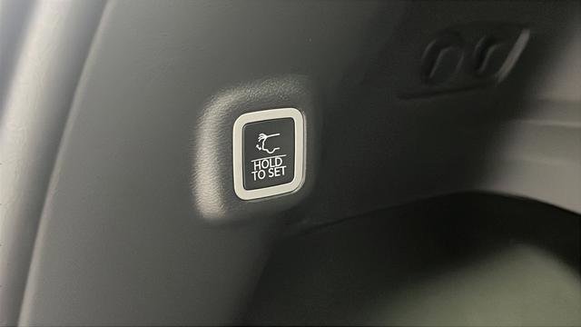 New 2026 Jeep Cherokee Overland w/ Trailer Tow Group image 39