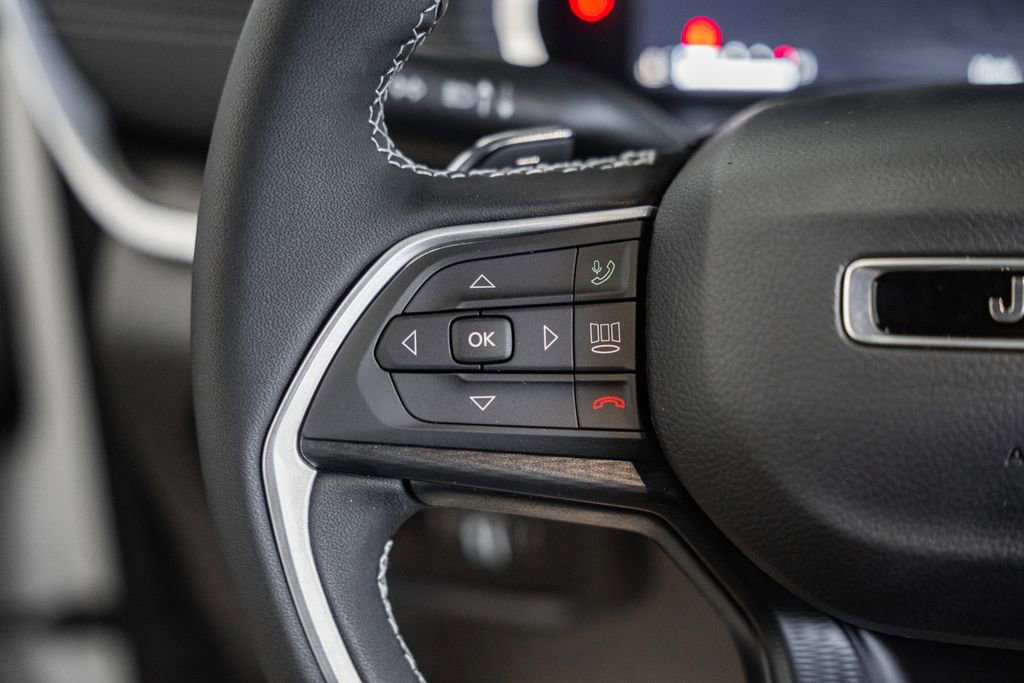 New 2025 Jeep Grand Cherokee Laredo X w/ Luxury Tech Group I image 28