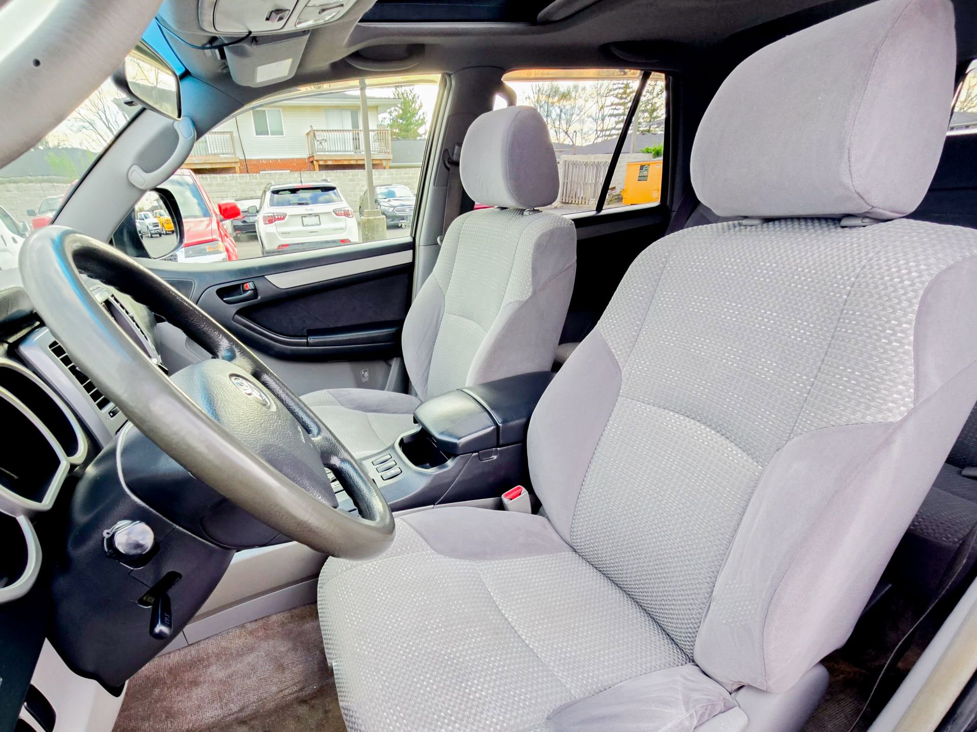 Used 2005 Toyota 4Runner SR5 AWD/4WD image 6