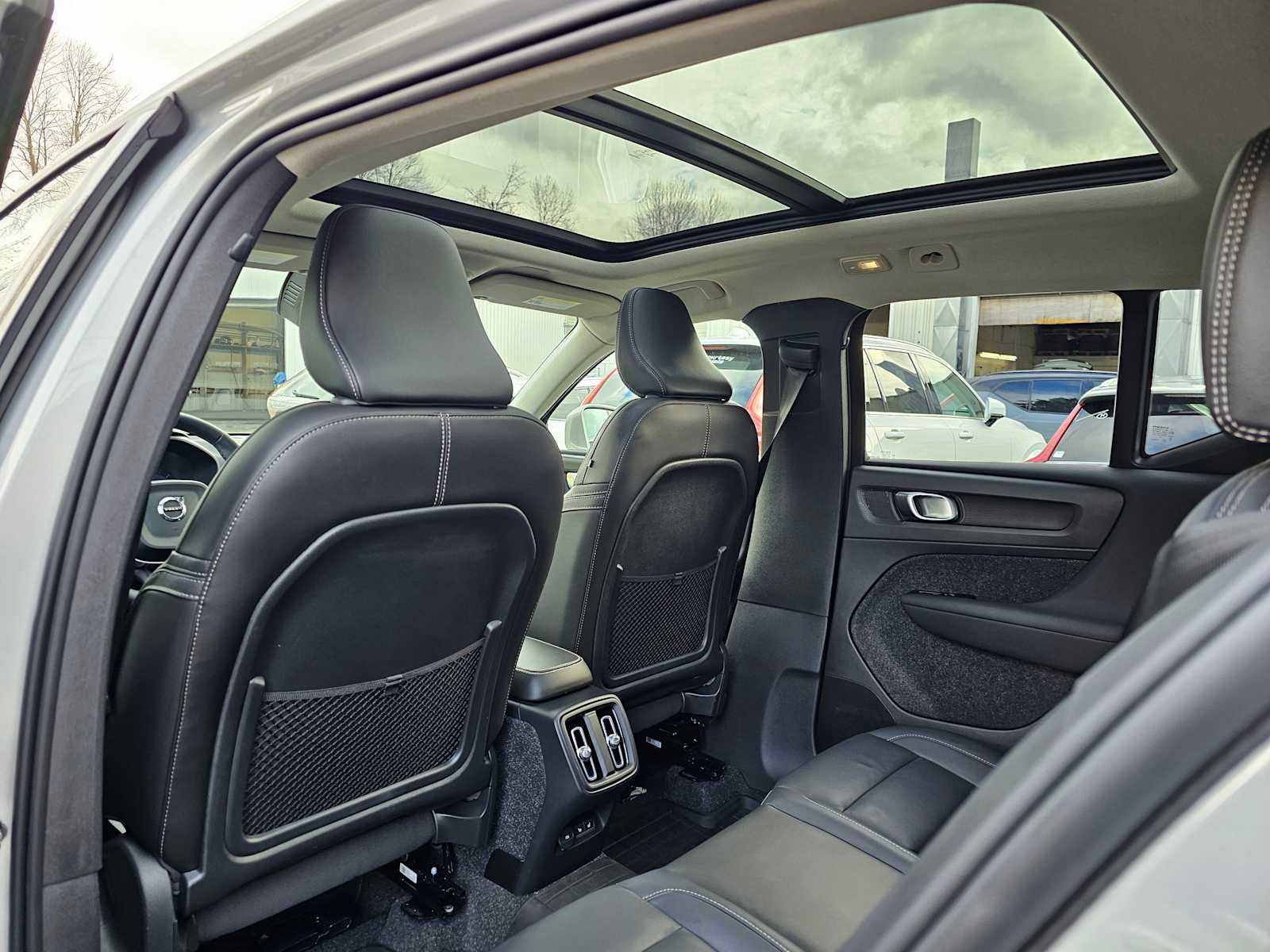 Used 2025 Volvo XC40 B5 Plus w/ Climate Package AWD/4WD image 23