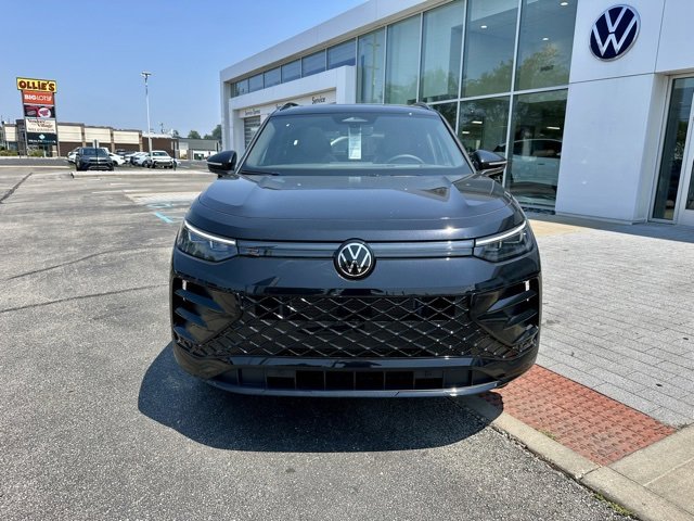 New 2025 Volkswagen Tiguan SE R-Line image 2