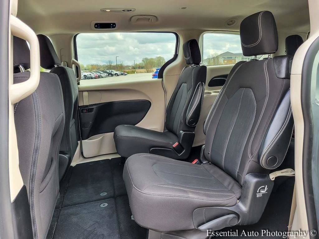 Used 2023 Chrysler Voyager LX FWD image 11