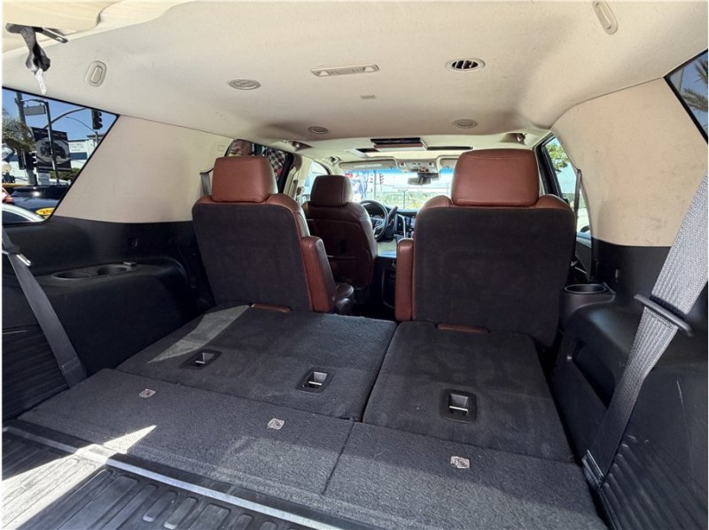 Used 2018 Cadillac Escalade Premium Luxury AWD/4WD image 28
