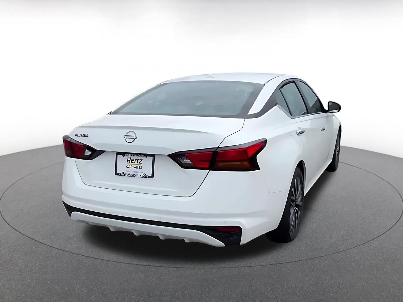 Used 2025 Nissan Altima 2.5 SV FWD image 13
