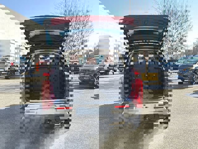 Used 2023 Nissan Pathfinder Platinum w/ Cargo Package image 14