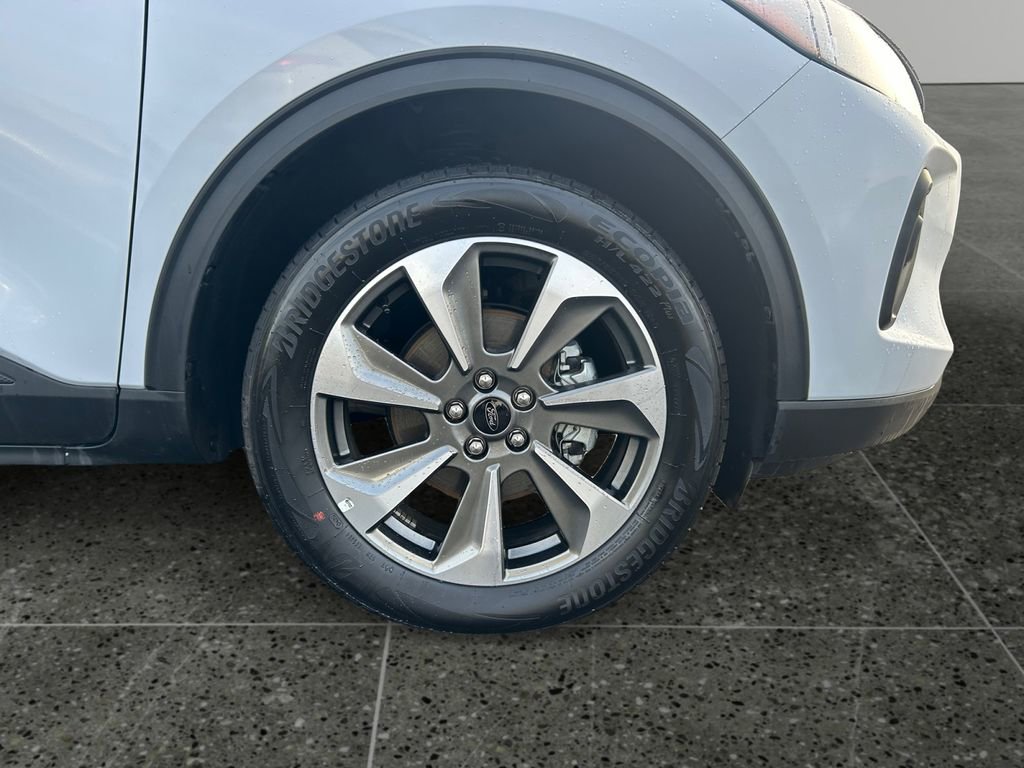 Used 2025 Ford Escape Platinum image 9