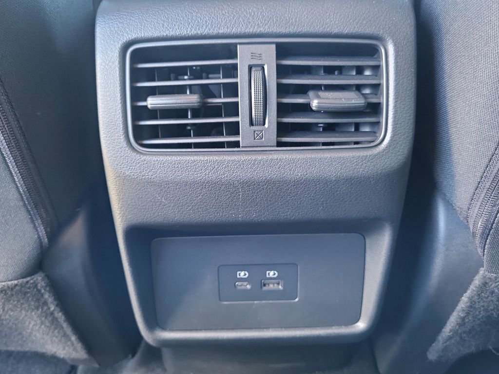 Used 2023 Nissan Rogue SV image 27