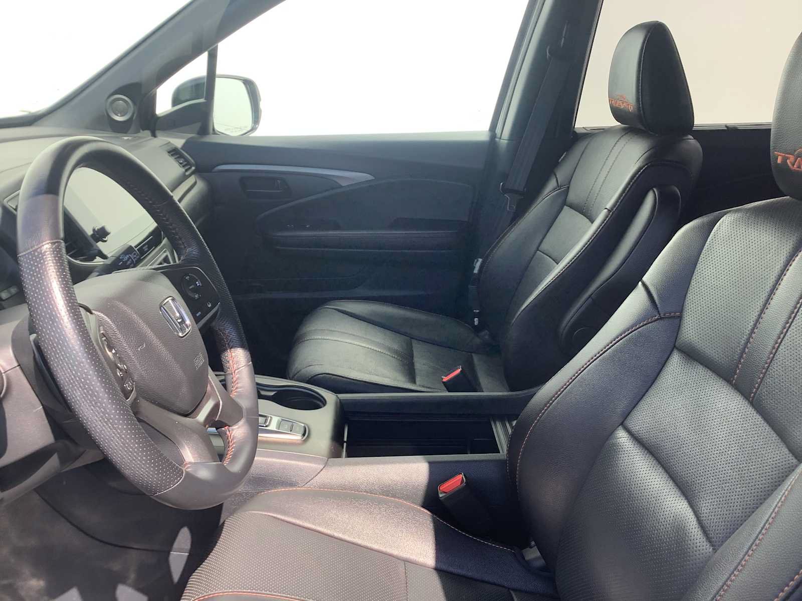 Used 2023 Honda Passport TrailSport image 2