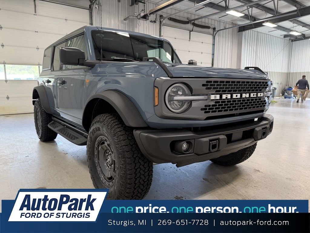 New 2025 Ford Bronco Badlands w/ Sasquatch Package AWD/4WD image 1