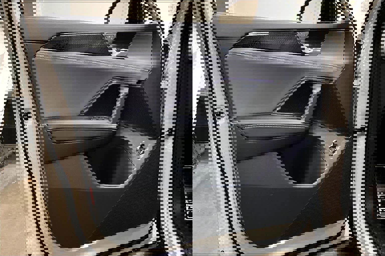 New 2026 Volkswagen Tiguan SE R-Line image 24