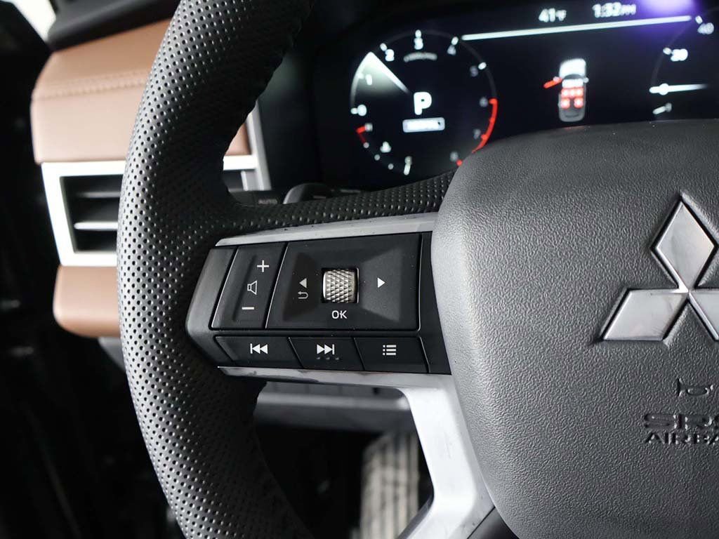 New 2026 Mitsubishi Outlander SEL image 43