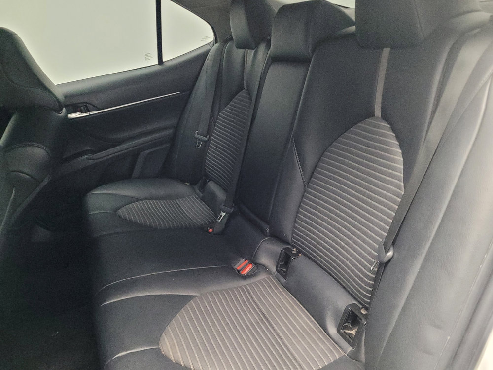 Used 2021 Toyota Camry SE w/ Cold Weather Package image 18