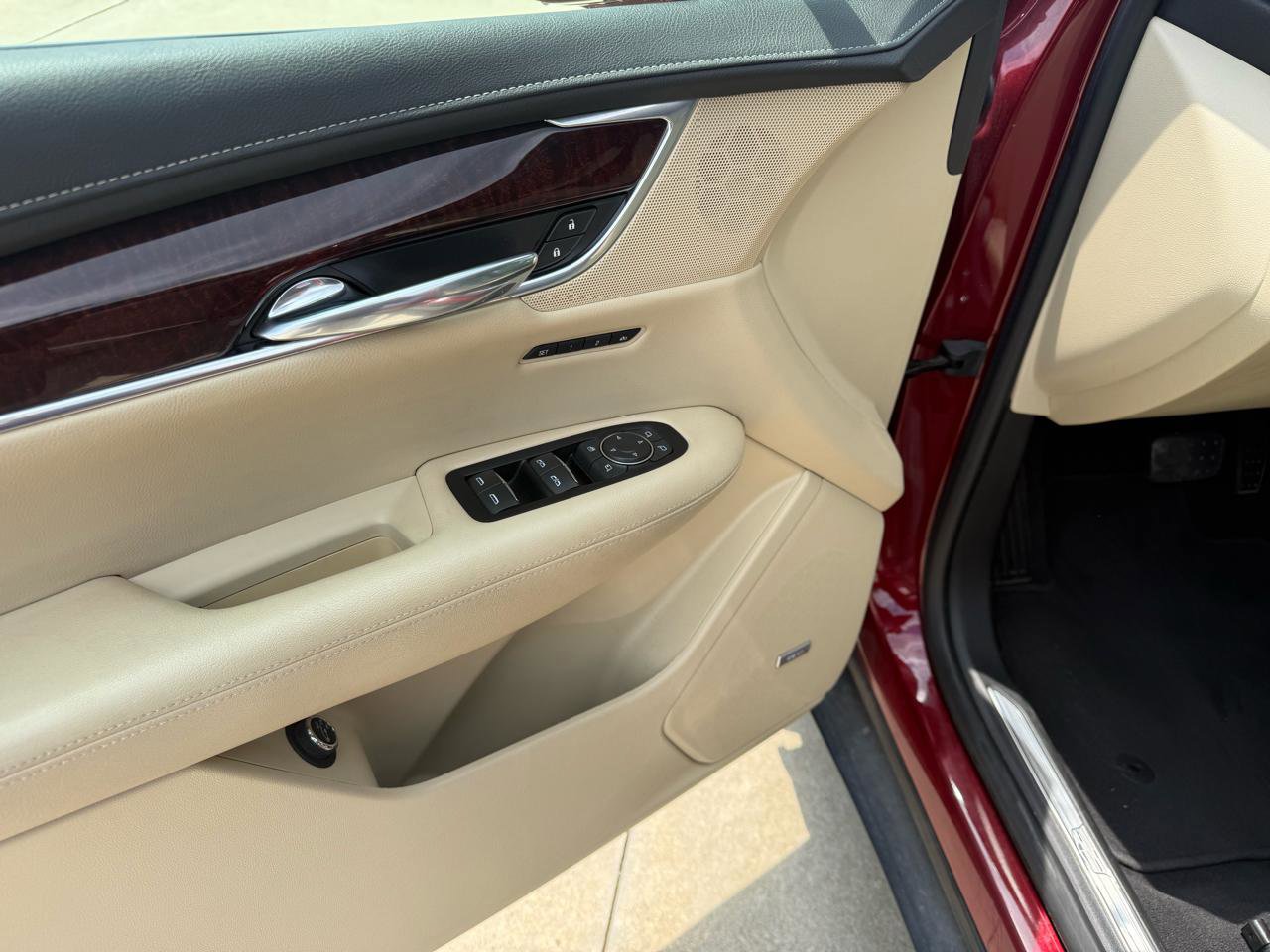 Used 2017 Cadillac XT5 Luxury w/ Driver Awareness Package AWD/4WD image 20