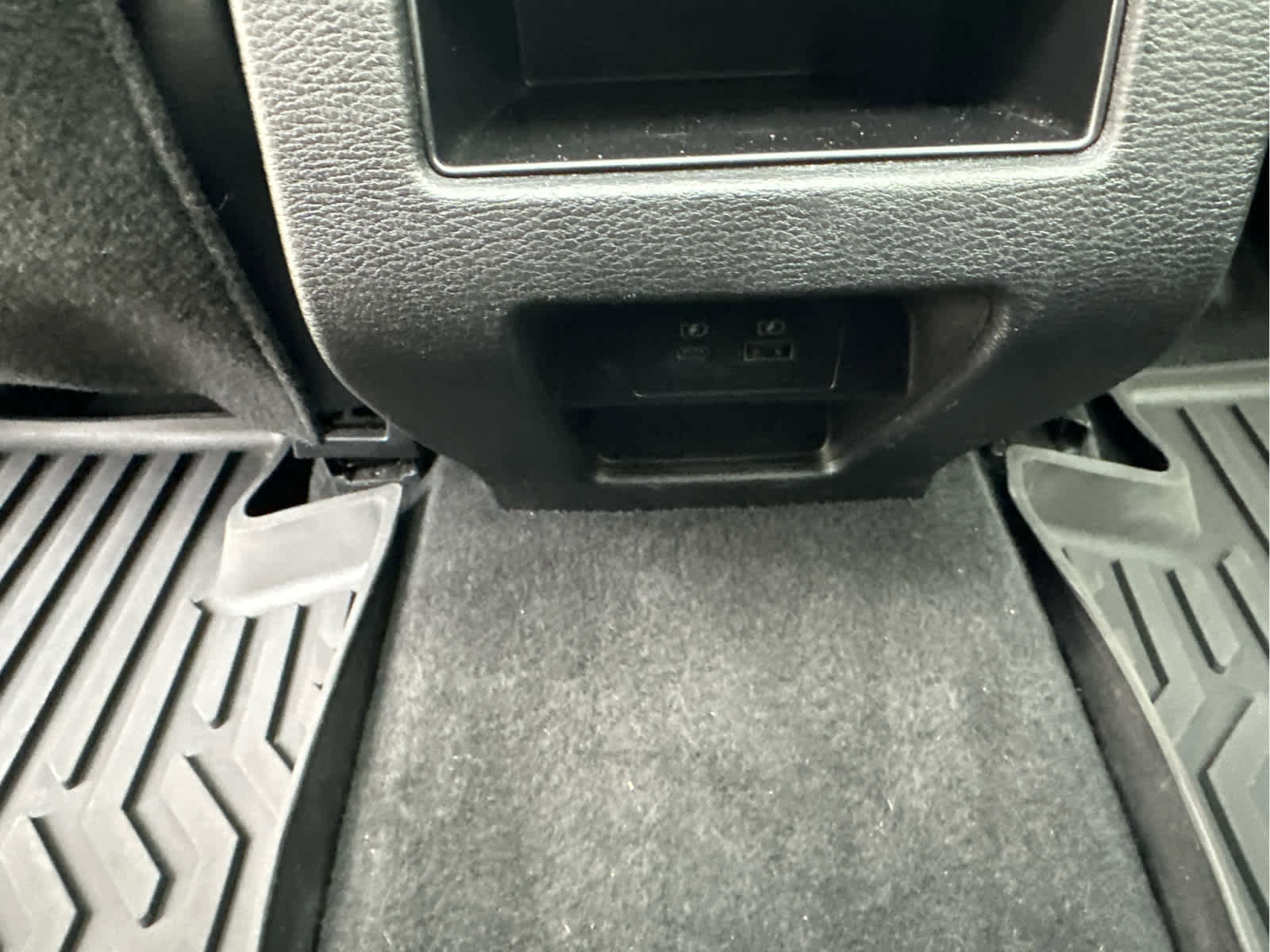 Used 2024 Mitsubishi Outlander SE image 42