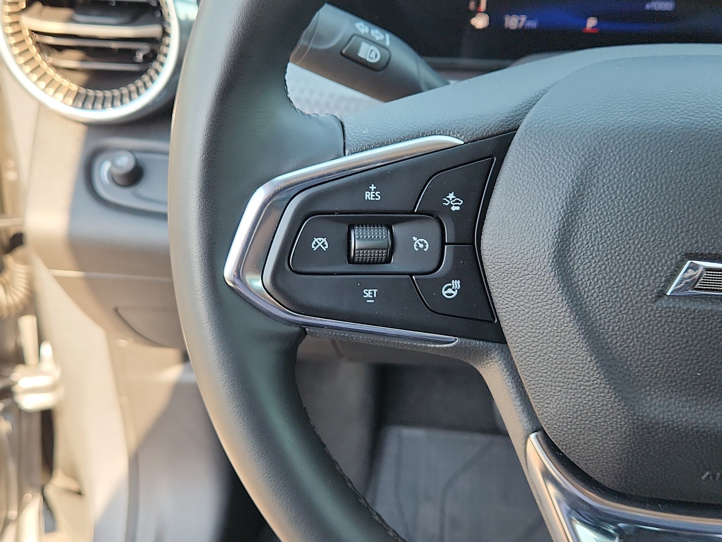 Used 2025 Chevrolet Trax ACTIV w/ Driver Confidence Package FWD image 16
