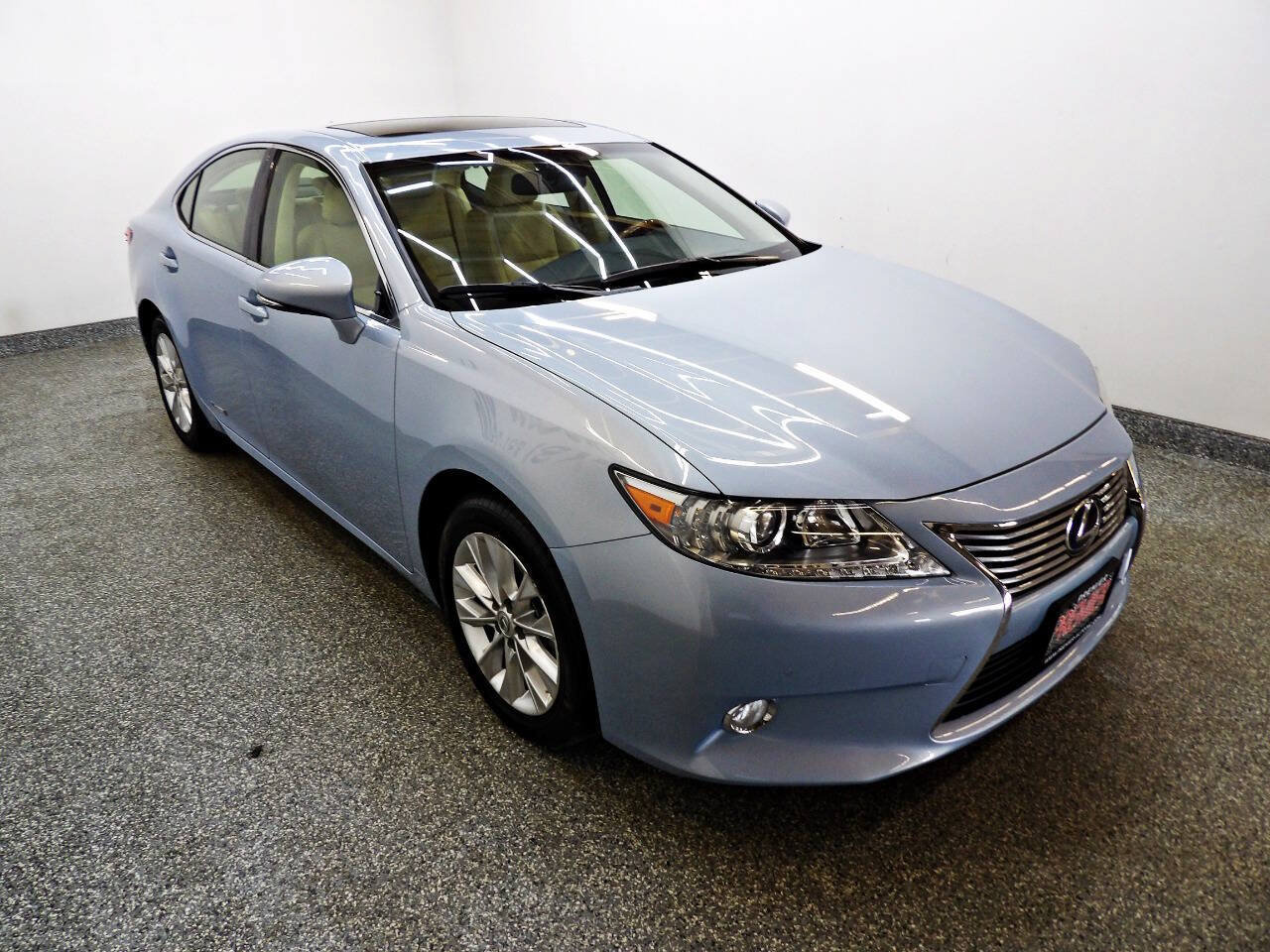 Used 2013 Lexus ES 300h w/ Luxury Pkg FWD image 3
