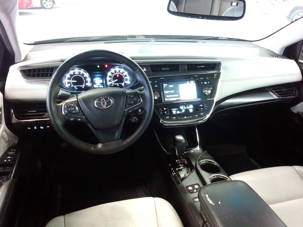 Used 2017 Toyota Avalon XLE Premium w/ All Weather Liner Package FWD image 7