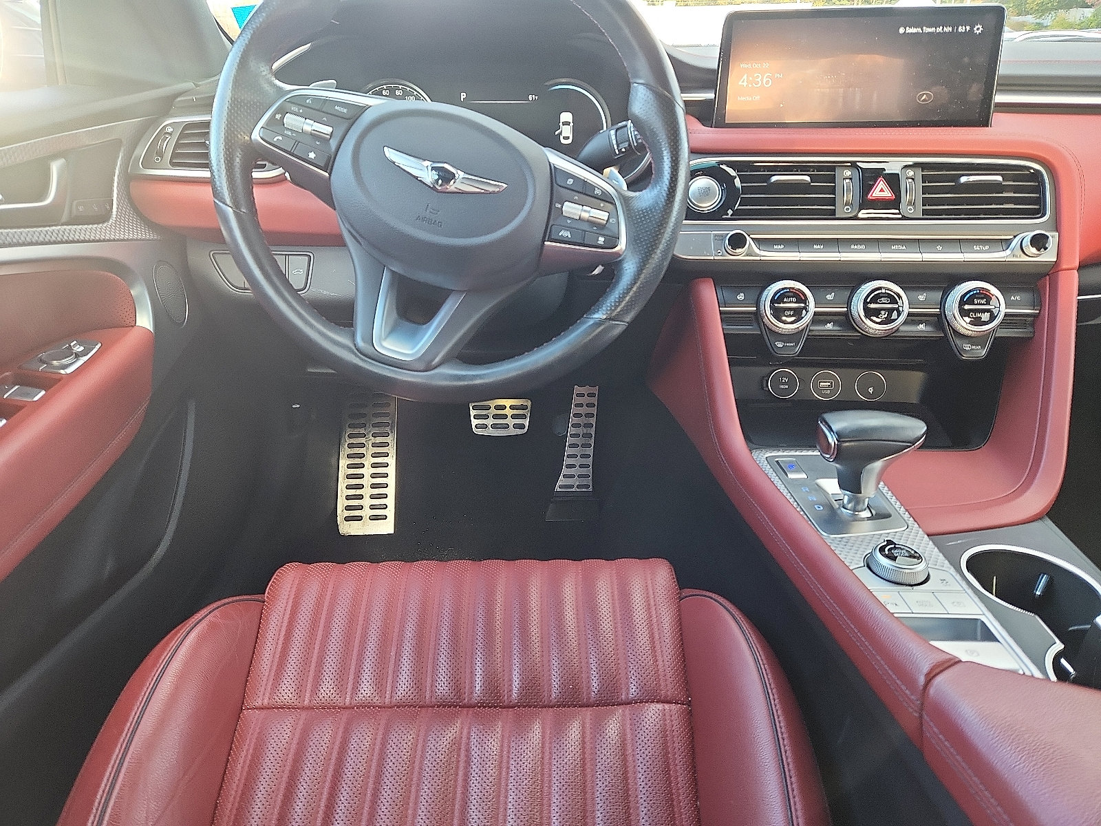 Used 2023 Genesis G70 2.0T w/ Sport Prestige Package image 10