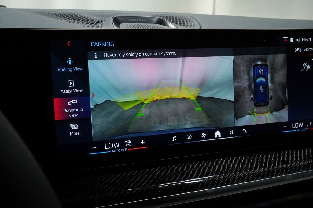 Used 2025 BMW X7 M60i image 28