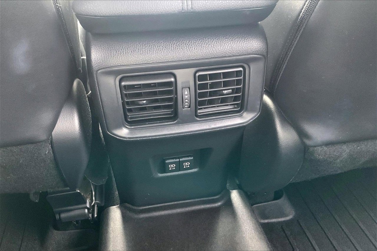 Used 2020 Toyota RAV4 XLE Premium image 17
