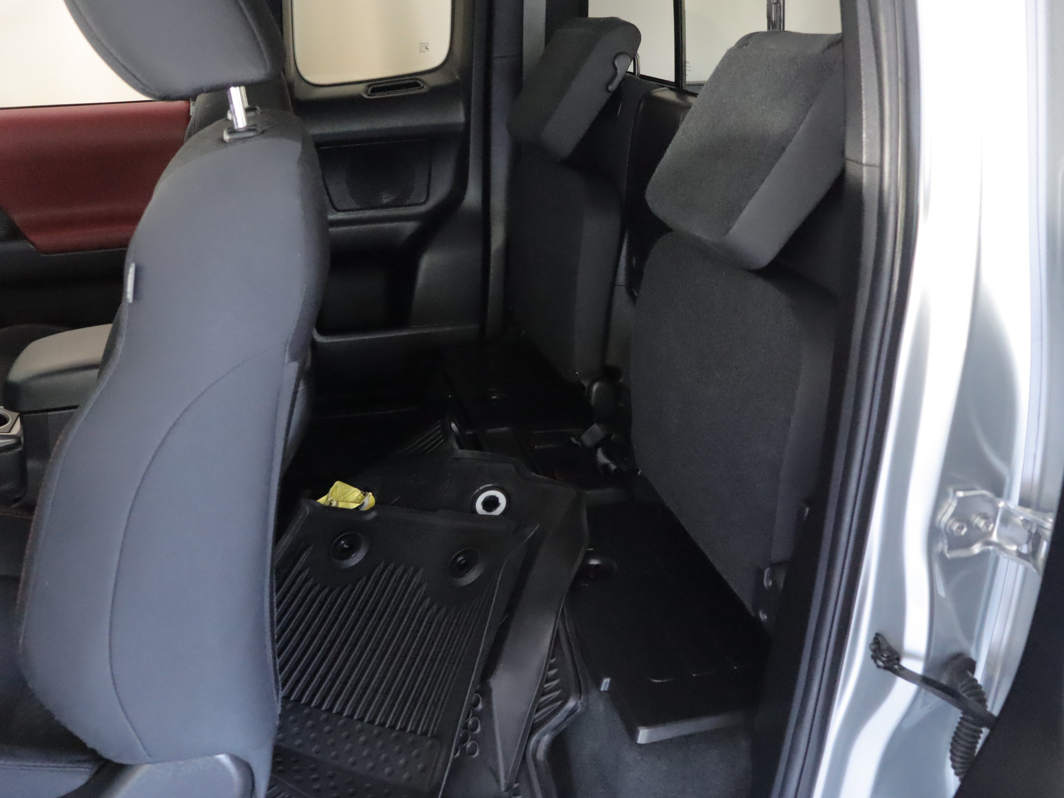 Used 2022 Toyota Tacoma SR5 AWD/4WD image 9