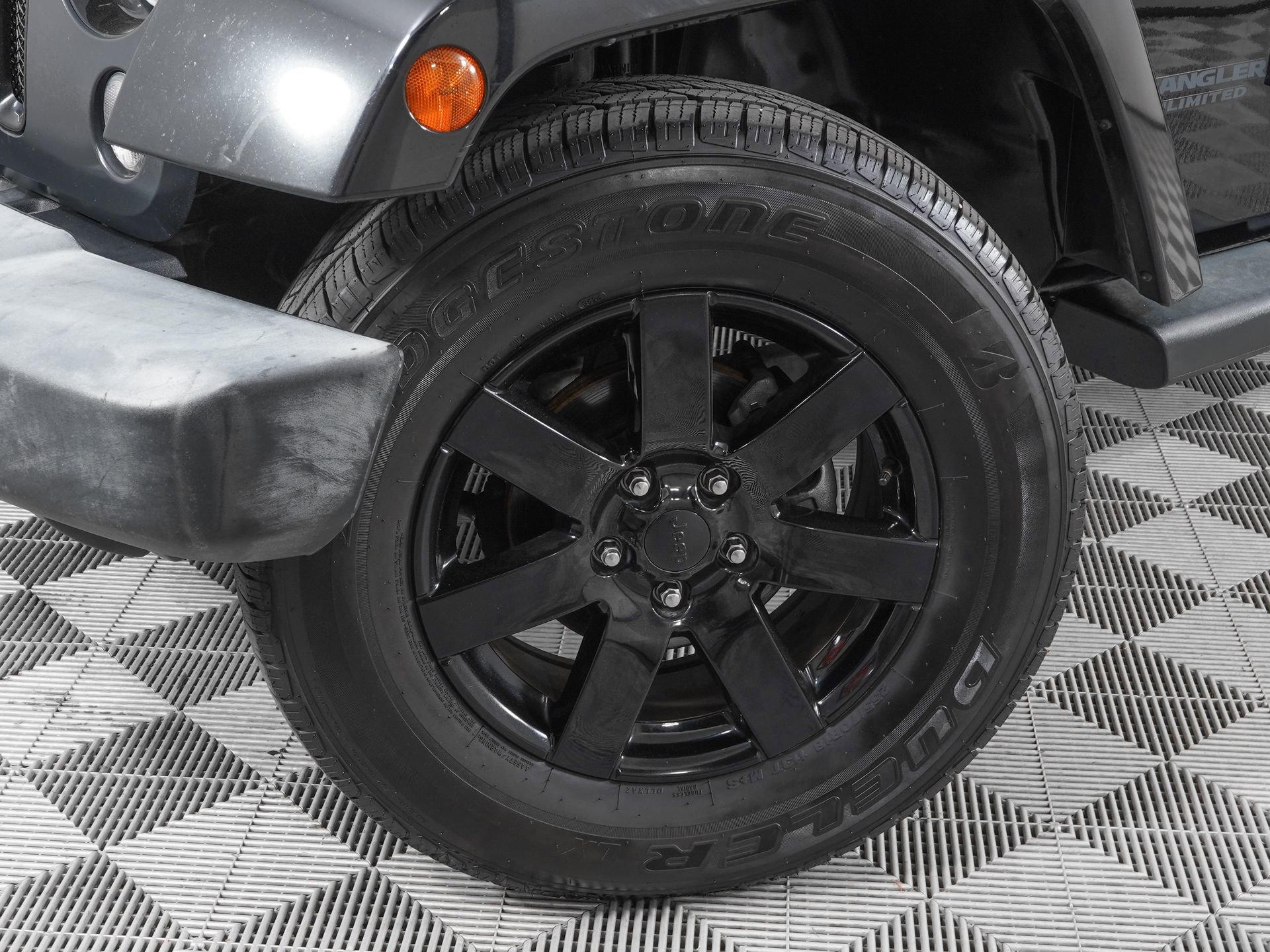 Used 2014 Jeep Wrangler Unlimited Sahara image 28