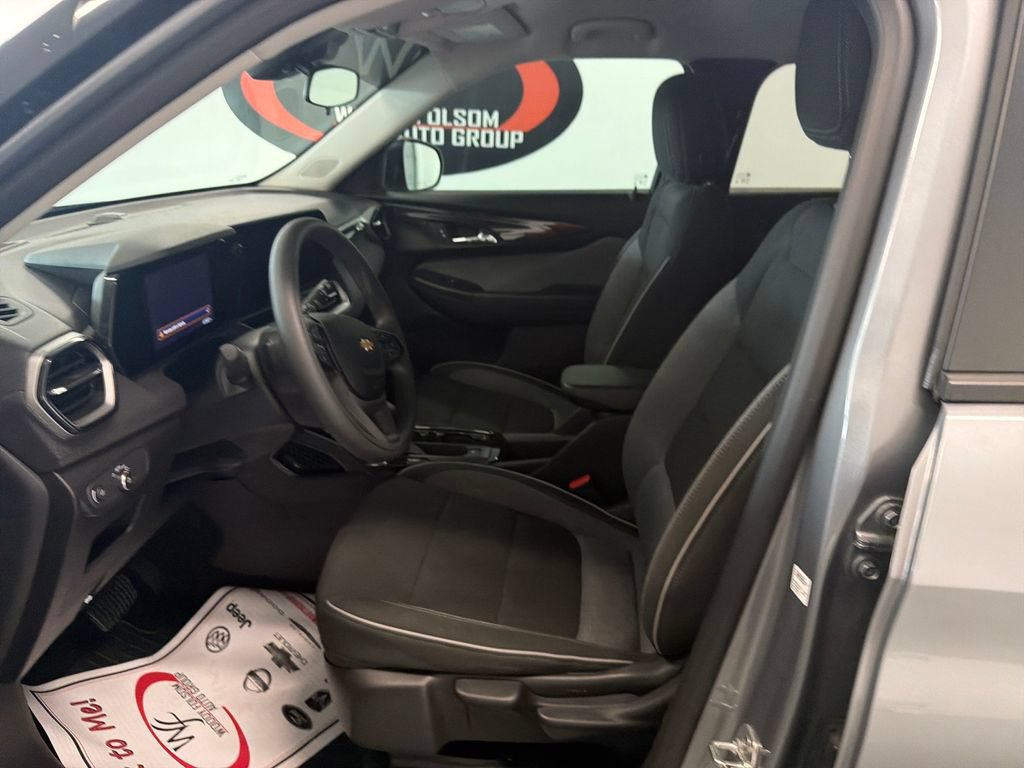 Used 2025 Chevrolet TrailBlazer LS w/ LS Convenience Package FWD image 9