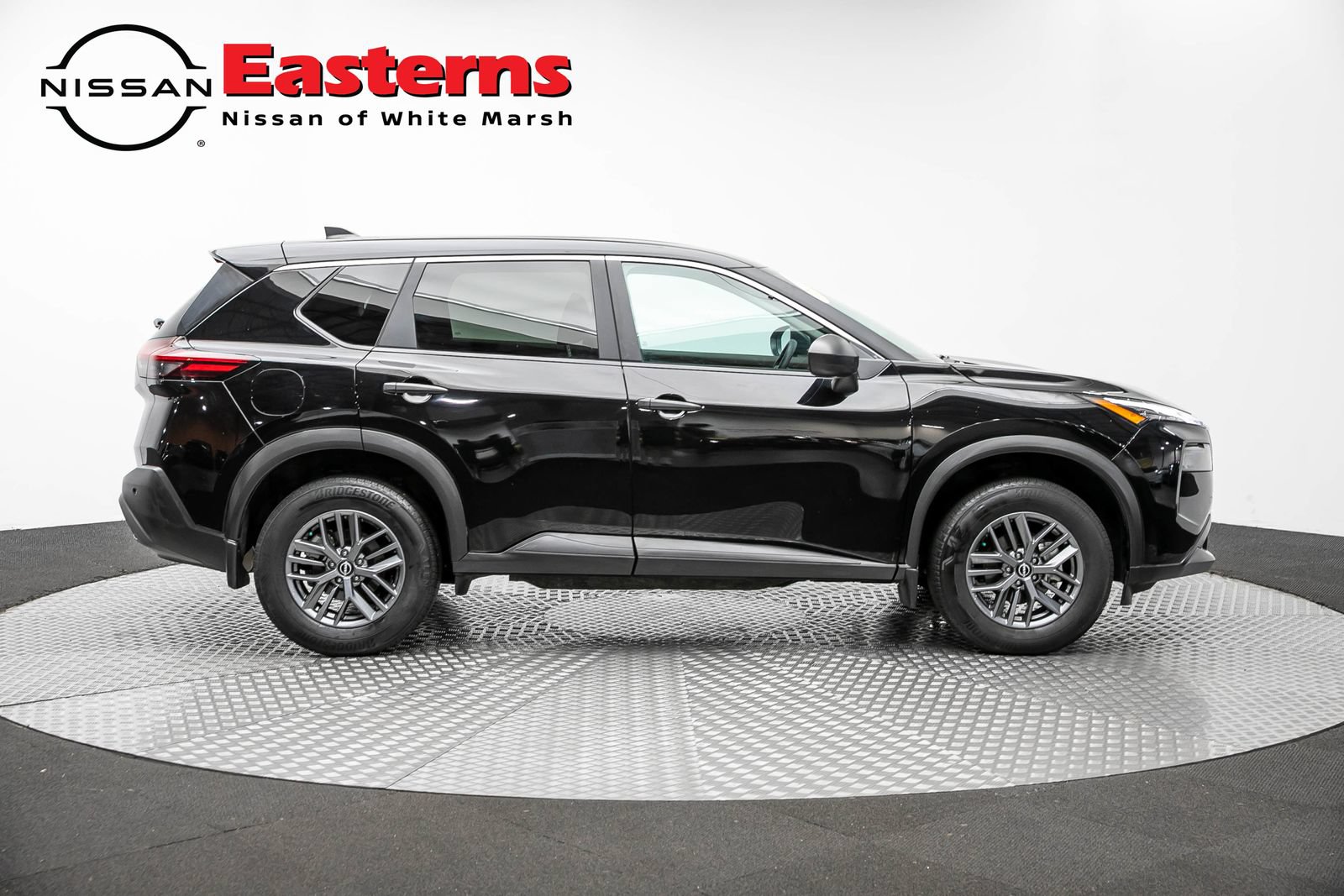 Used 2023 Nissan Rogue S FWD image 4