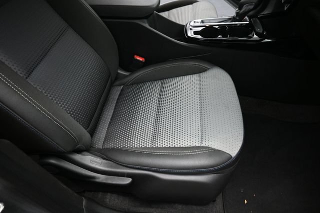 Used 2025 Chevrolet Trax LT FWD image 32