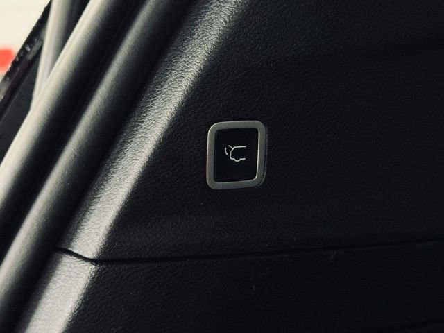 Used 2025 Chrysler Pacifica Limited FWD image 15