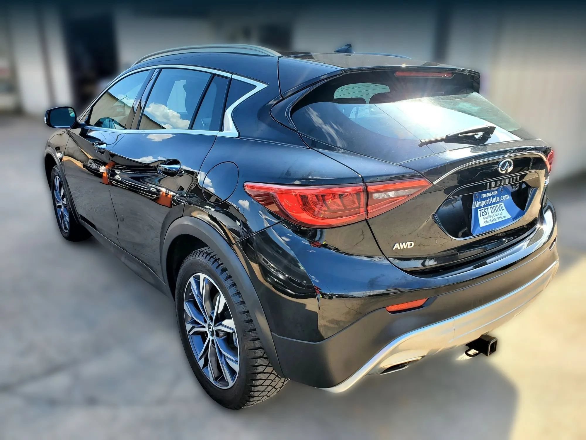 Used 2017 INFINITI QX30 AWD image 10
