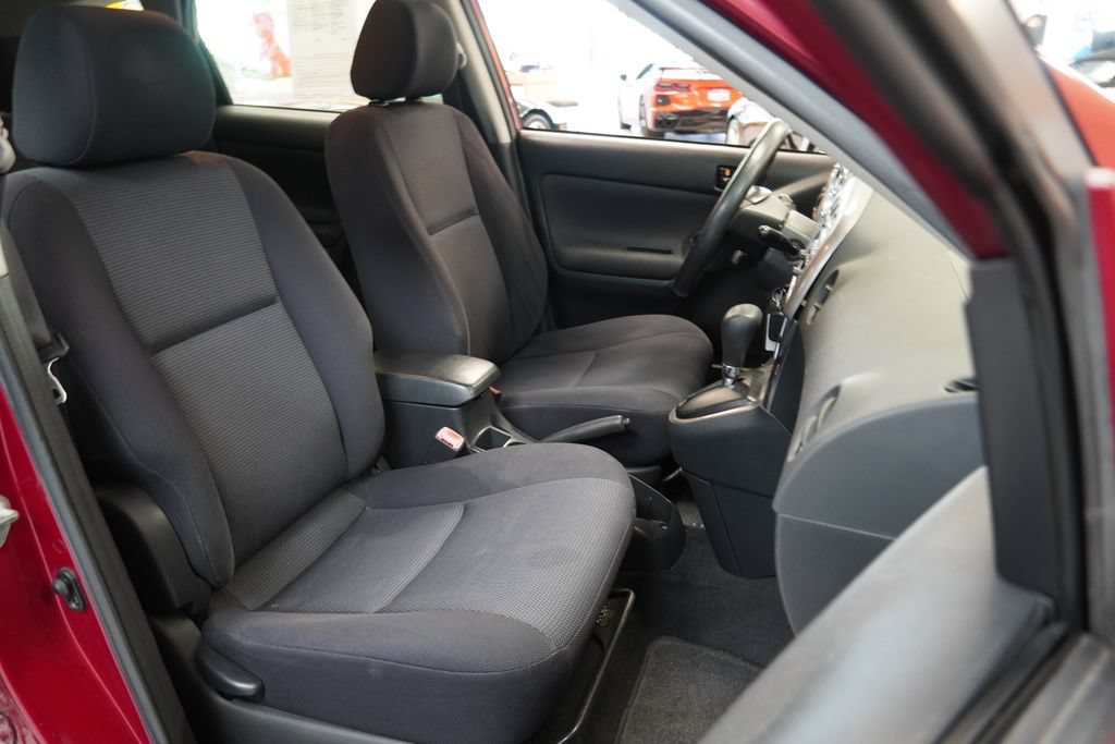 Used 2005 Pontiac Vibe w/ Power Group Value Package FWD image 29
