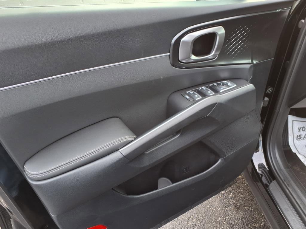 New 2025 Kia Sorento S image 10