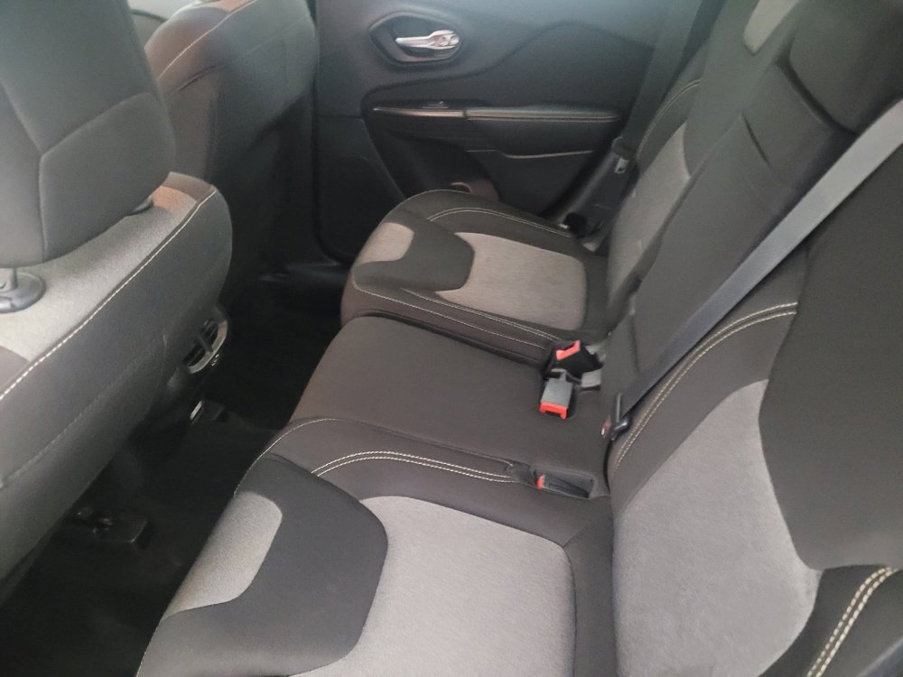 Used 2014 Jeep Cherokee Latitude w/ Comfort/Convenience Group FWD image 18