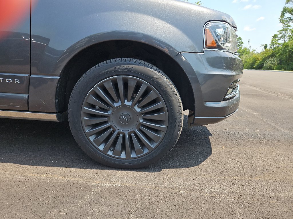 Used 2016 Lincoln Navigator Reserve AWD/4WD image 10