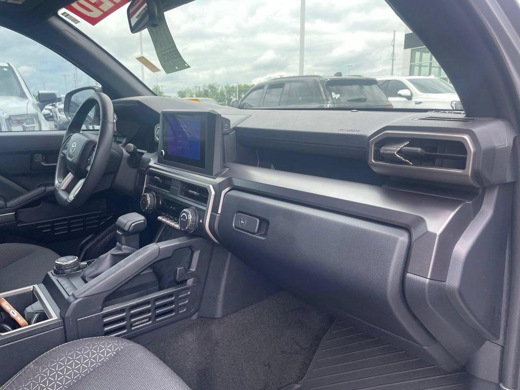 Used 2025 Toyota 4Runner SR5 AWD/4WD image 31