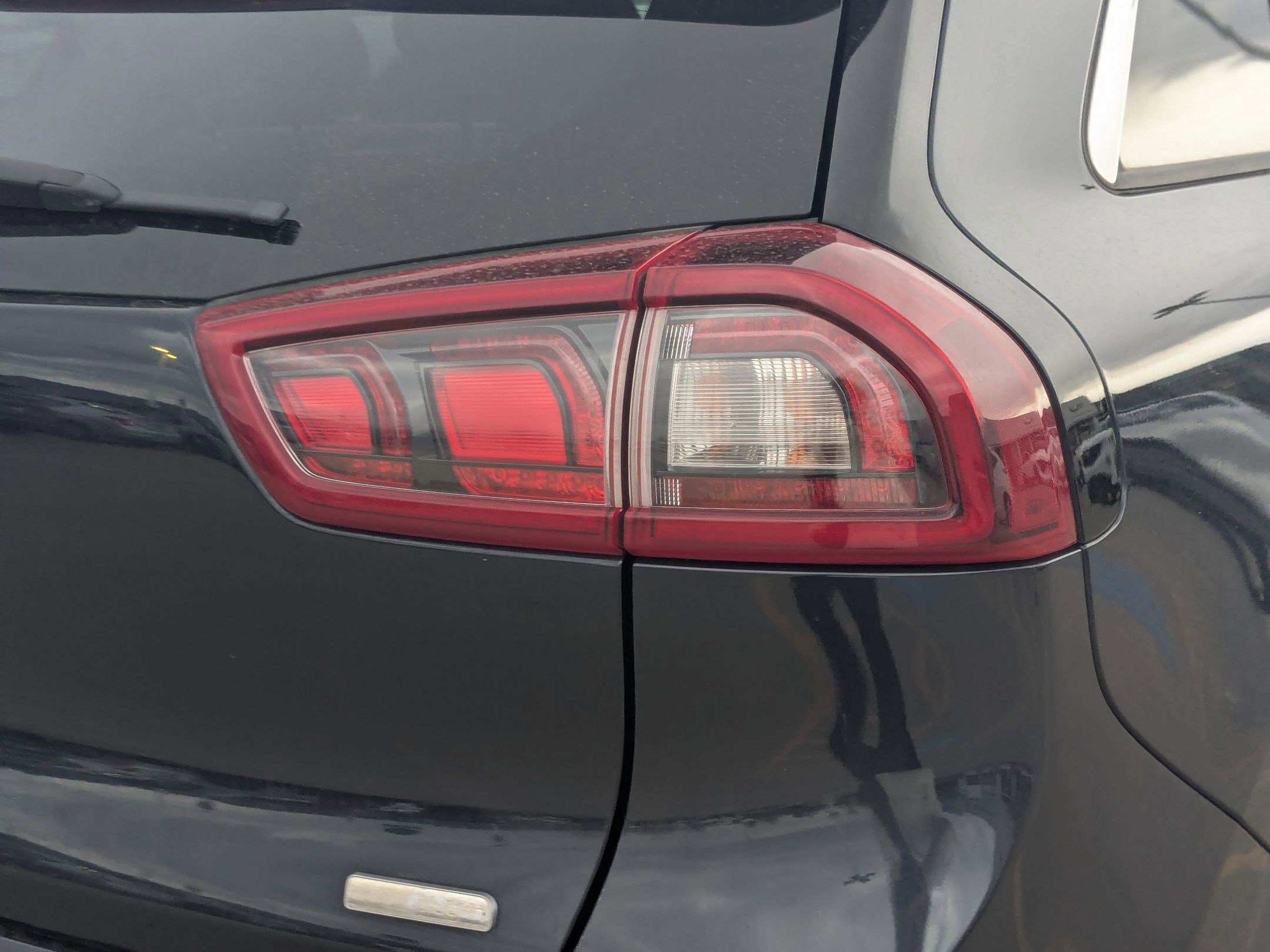 Used 2019 Kia Niro EX image 12