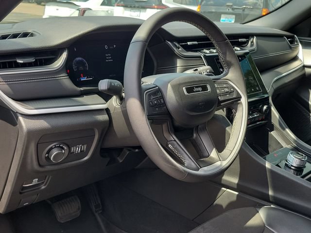 Used 2024 Jeep Grand Cherokee Altitude AWD/4WD image 24